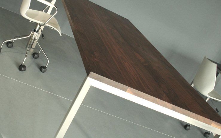 Moderne bureautafel rvs en noten - Renew/Id